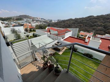 🏡 Vive el Lujo en Bosque Esmeralda – Casa en Venta en Puerta de Granada