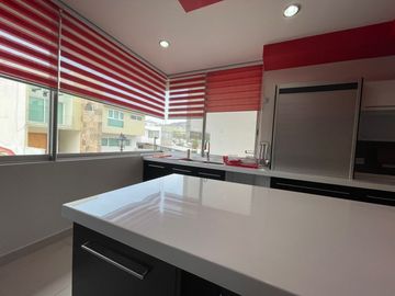 🏡 Vive el Lujo en Bosque Esmeralda – Casa en Venta en Puerta de Granada
