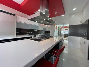 🏡 Vive el Lujo en Bosque Esmeralda – Casa en Venta en Puerta de Granada
