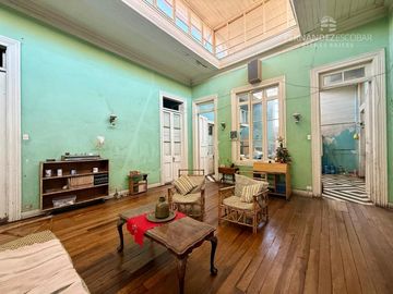 LOS ANDES - VENDE PROPIEDAD CON BUEN TERRENO DE 766m2 EN PLENO CENTRO