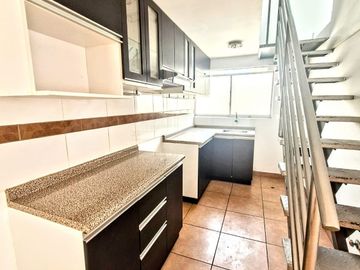 SE VENDE AMPLIO DUPLEX AMOBLADO EN CONDOMINIO EN COMAS