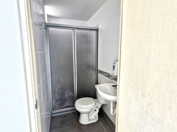 SE VENDE AMPLIO DUPLEX AMOBLADO EN CONDOMINIO EN COMAS