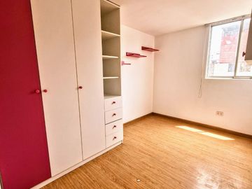 SE VENDE AMPLIO DUPLEX AMOBLADO EN CONDOMINIO EN COMAS