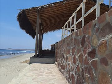 CASA DE PLAYA EN PLATERITOS - TUMBES