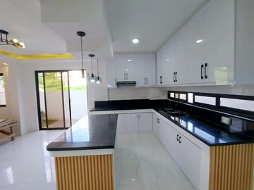 HOUSE AND LOT FOR SALE IN MONTEVERDE ROYALE TATAY RIZAL