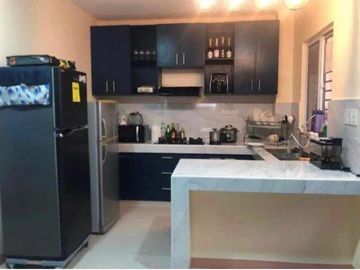 House and Lot With Roofdeck in Sucat Paranaque