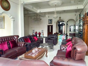 Rumah Mewah Eropa Klasik di Mertoyudan Magelang