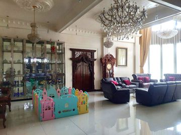 Rumah Mewah Eropa Klasik di Mertoyudan Magelang