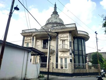 Rumah Mewah Eropa Klasik di Mertoyudan Magelang