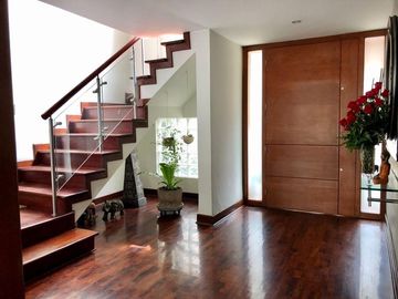 VENDO LINDA CASA REMODELADA EN AURORA, MIRAFLORES