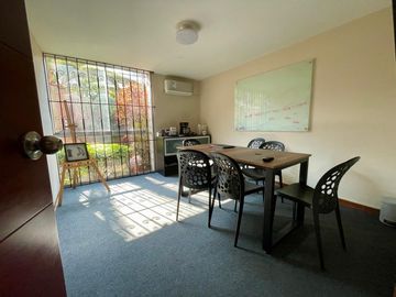 VENDO LINDA CASA REMODELADA EN AURORA, MIRAFLORES