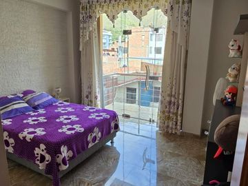 Hermoso departameto de 160mt2 frente a 3er parque de los portales - Huanuco
