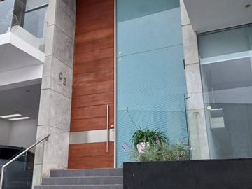 Moderna casa en condominio en La Molina Vieja dentro de zona privada y vigilada muy cerca a Molina Plaza