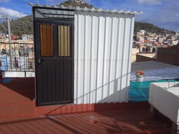 CASA EN VENTA EN EL CENTRO HISTÓRICO DE ZACATECAS, ZAC. FRENTE A MUSEO MANUEL FELGUÉREZ