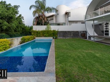 CASA VENTA CUMBRES DEL LAGO JURIQUILLA 3 RECAMARAS, ALBERCA, JARDIN MODERNISTA, ROOF.