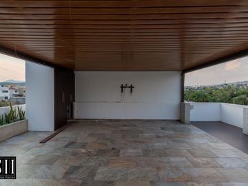 CASA VENTA CUMBRES DEL LAGO JURIQUILLA 3 RECAMARAS, ALBERCA, JARDIN MODERNISTA, ROOF.