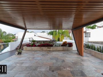 CASA VENTA CUMBRES DEL LAGO JURIQUILLA 3 RECAMARAS, ALBERCA, JARDIN MODERNISTA, ROOF.