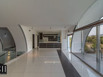 CASA VENTA CUMBRES DEL LAGO JURIQUILLA 3 RECAMARAS, ALBERCA, JARDIN MODERNISTA, ROOF.