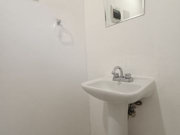 Hermosa casa renovada y equipada lista para ocupar!