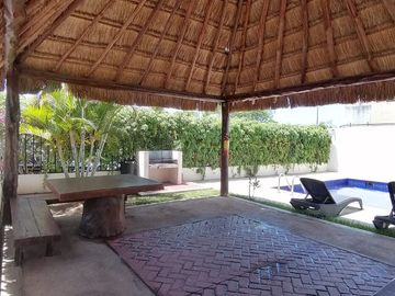 Hermosa casa renovada y equipada lista para ocupar!