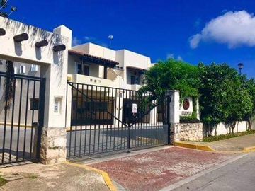 Hermosa casa renovada y equipada lista para ocupar!