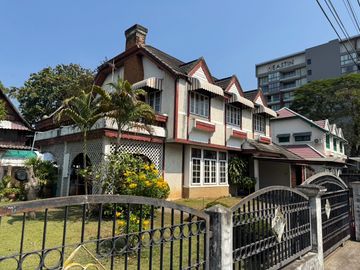 House for sale, prime location center of Nimmanhaemin , surrounded by complete amenities