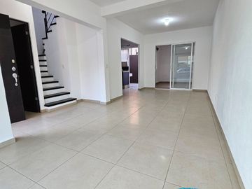 Casa de Oportunidad en Hacienda la Gloria opción de 5 recámaras