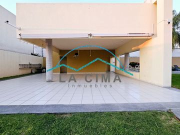 Casa de Oportunidad en Hacienda la Gloria opción de 5 recámaras
