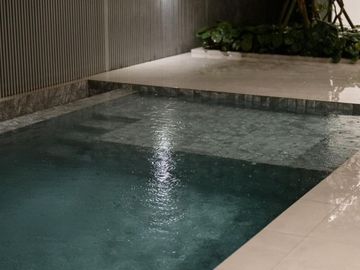 Modern pool villa house for sale with double volume and spacious outdoor party located in the middle of city only 5 mins from Nimman