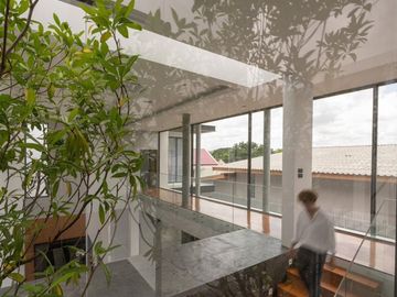 Modern pool villa house for sale with double volume and spacious outdoor party located in the middle of city only 5 mins from Nimman