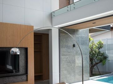Modern pool villa house for sale with double volume and spacious outdoor party located in the middle of city only 5 mins from Nimman