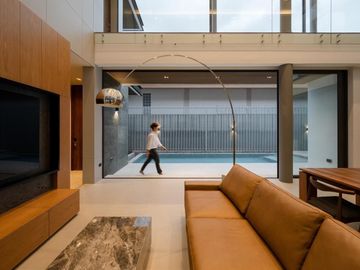 Modern pool villa house for sale with double volume and spacious outdoor party located in the middle of city only 5 mins from Nimman