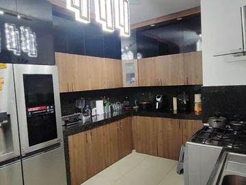 C320 - Venta Moderna Casa en Villa Club con Piscina - Daule