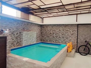 C320 - Venta Moderna Casa en Villa Club con Piscina - Daule