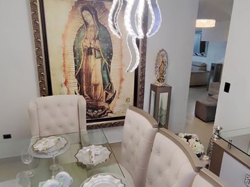C320 - Venta Moderna Casa en Villa Club con Piscina - Daule