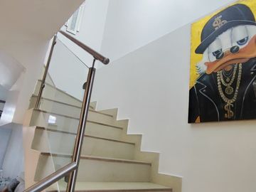 C320 - Venta Moderna Casa en Villa Club con Piscina - Daule