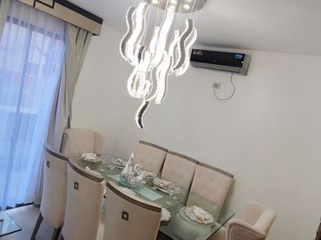 C320 - Venta Moderna Casa en Villa Club con Piscina - Daule