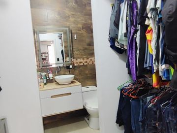 C320 - Venta Moderna Casa en Villa Club con Piscina - Daule