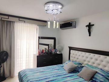 C320 - Venta Moderna Casa en Villa Club con Piscina - Daule