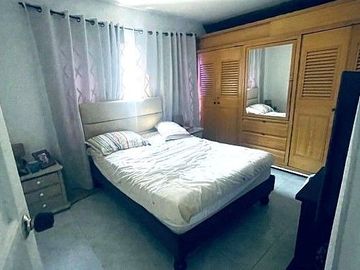 Casa esquinera de tres pisos independientes- Barrio La Nueva Base