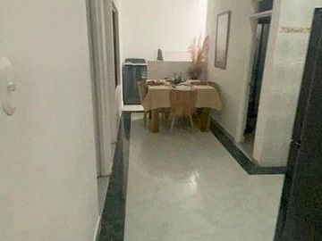 Casa esquinera de tres pisos independientes- Barrio La Nueva Base