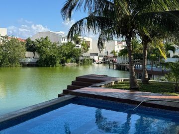 Exclusiva Residencia en Isla Dorada con muelle privado