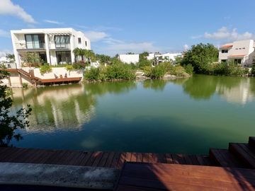 Exclusiva Residencia en Isla Dorada con muelle privado