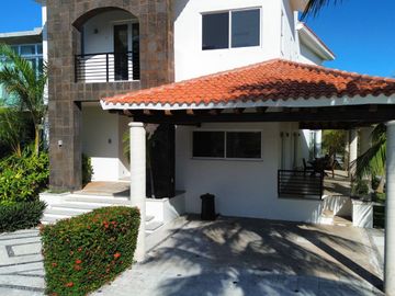 Exclusiva Residencia en Isla Dorada con muelle privado
