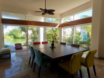 Exclusiva Residencia en Isla Dorada con muelle privado