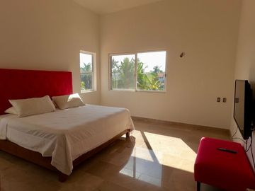 Exclusiva Residencia en Isla Dorada con muelle privado