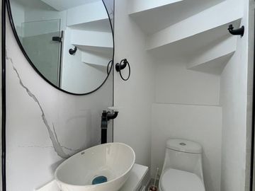 Hermosa casa, unidad cerrada en cerritos.
