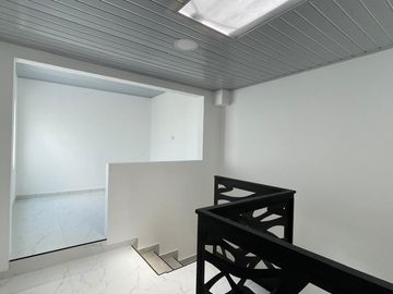 Hermosa casa, unidad cerrada en cerritos.
