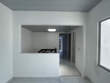 Hermosa casa, unidad cerrada en cerritos.