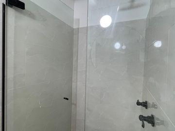 Hermosa casa, unidad cerrada en cerritos.